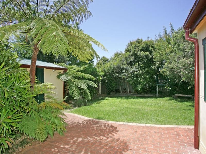 30 Dampier Boulevard, Killarney Vale NSW 2261