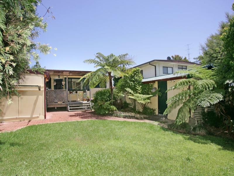 30 Dampier Boulevard, Killarney Vale NSW 2261