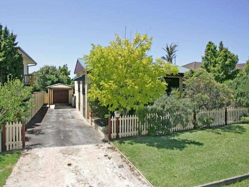 30 Dampier Boulevard, Killarney Vale NSW 2261