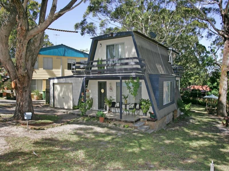 23 Hilltop Street, Bateau Bay NSW 2261