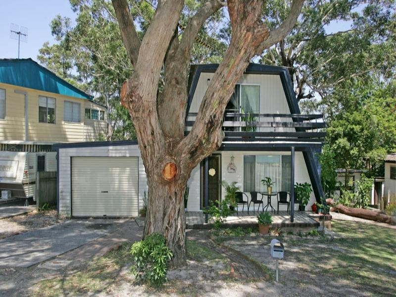 23 Hilltop Street, Bateau Bay NSW 2261