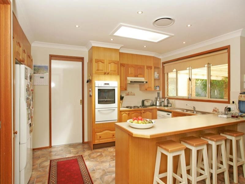 204 Cresthaven Avenue, Bateau Bay NSW 2261