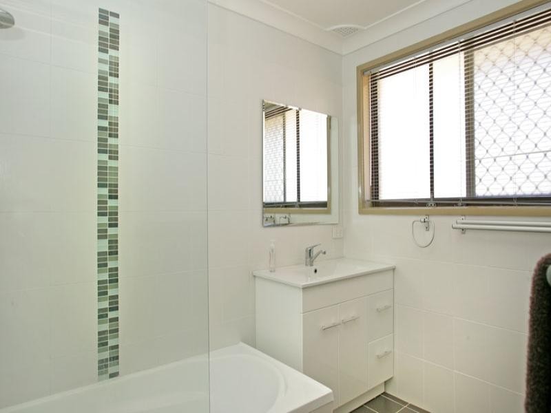 174 Cresthaven Avenue, Bateau Bay NSW 2261