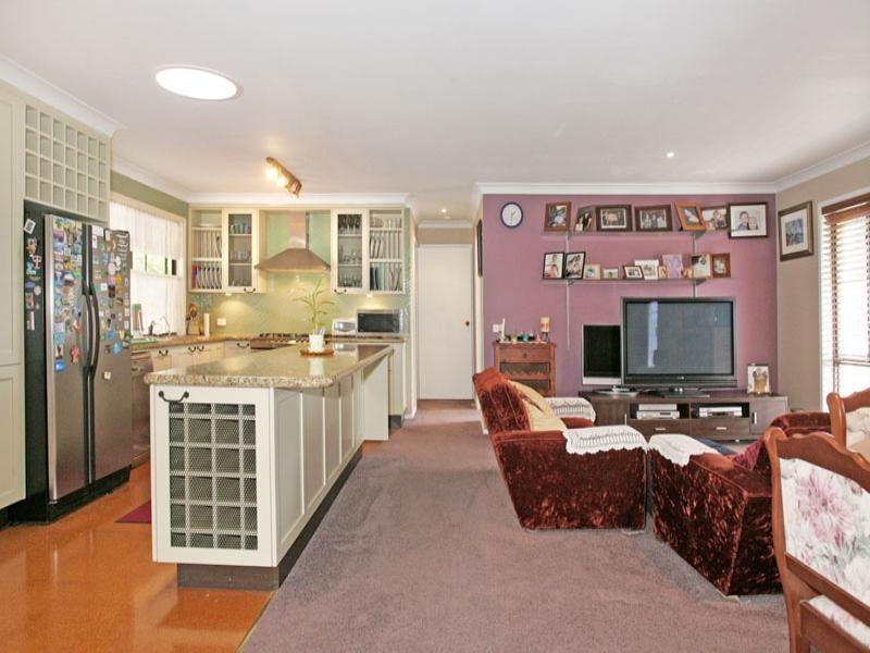 13 Lincoln Close, Bateau Bay NSW 2261