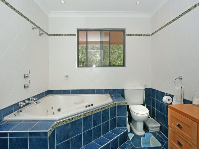 13 Lincoln Close, Bateau Bay NSW 2261