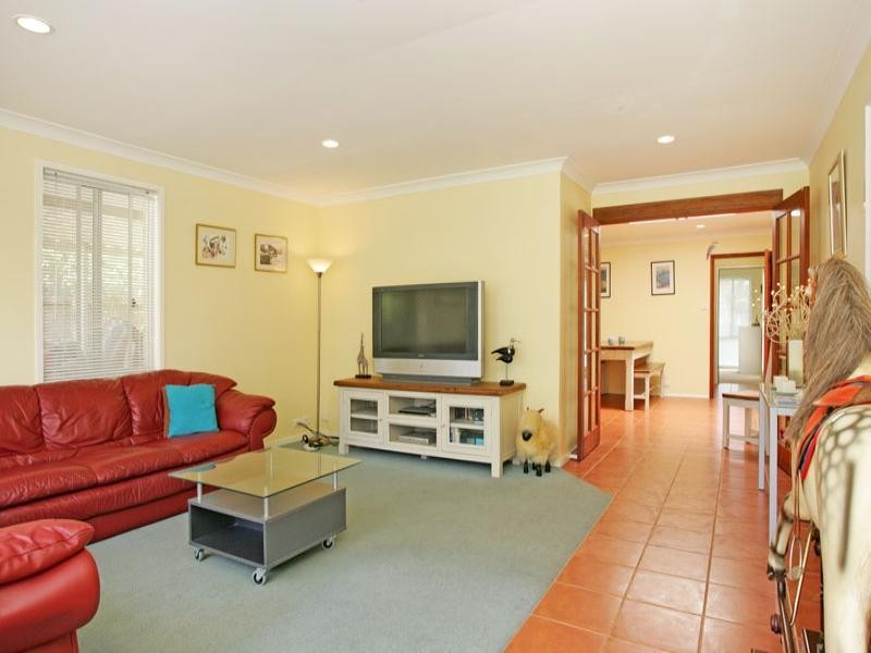 18 Cynthia Street, Bateau Bay NSW 2261