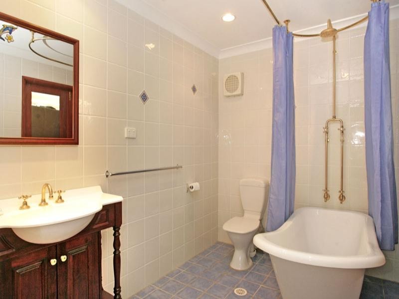 18 Cynthia Street, Bateau Bay NSW 2261