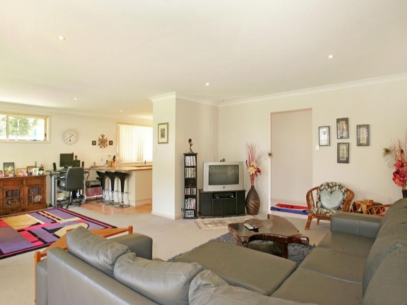 2A Parkside Avenue, Bateau Bay NSW 2261