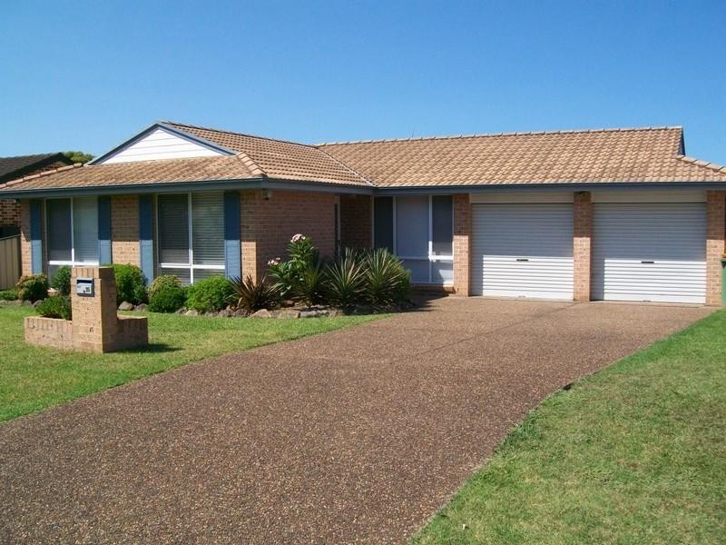 35 Lancaster Parade, Bateau Bay NSW 2261