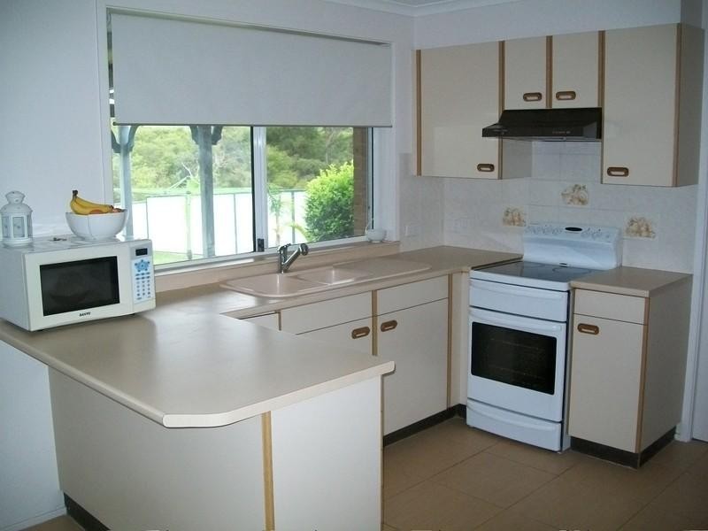 35 Lancaster Parade, Bateau Bay NSW 2261