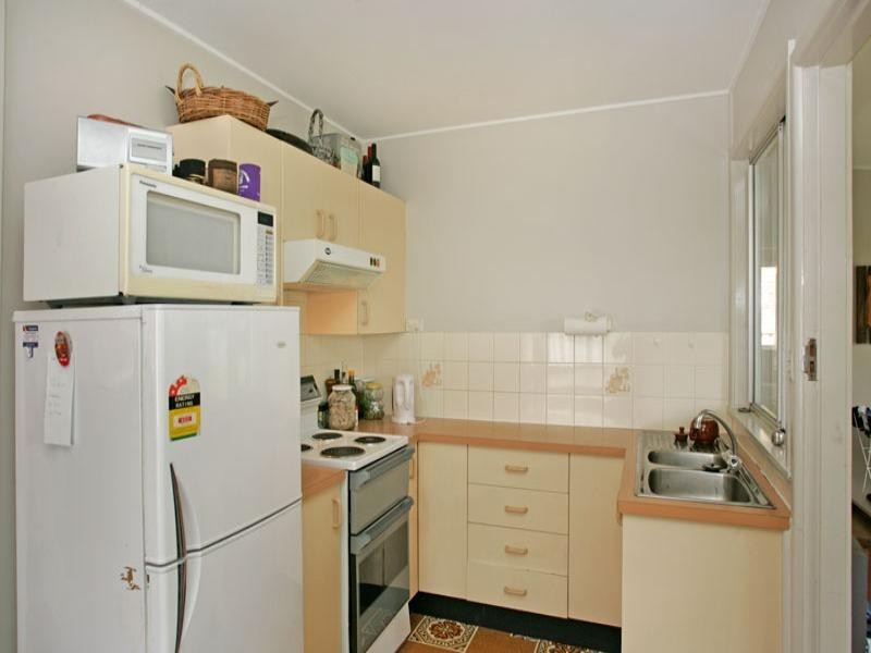 4 Guyagal Street, Bateau Bay NSW 2261