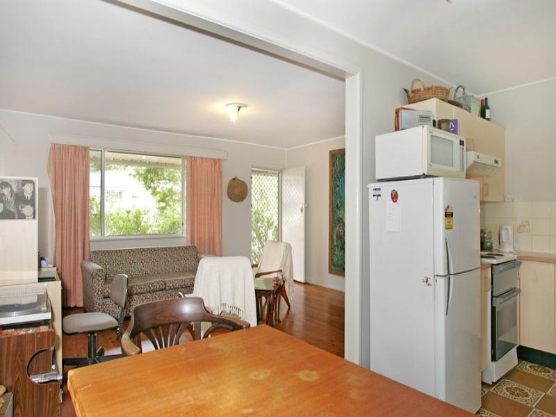 4 Guyagal Street, Bateau Bay NSW 2261