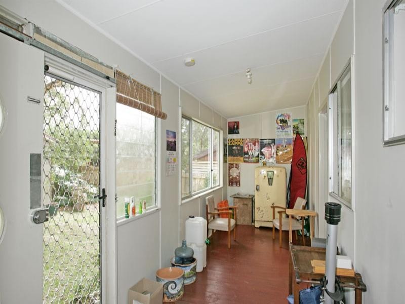 4 Guyagal Street, Bateau Bay NSW 2261