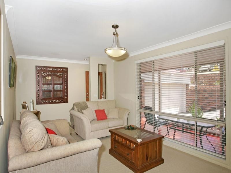 27 Valley View Road, Bateau Bay NSW 2261