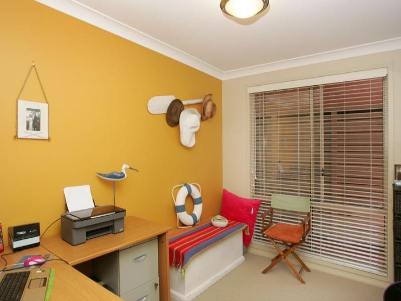 27 Valley View Road, Bateau Bay NSW 2261