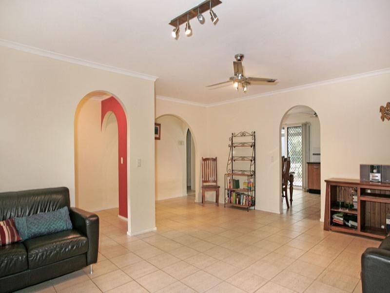142 Cresthaven Avenue, Bateau Bay NSW 2261