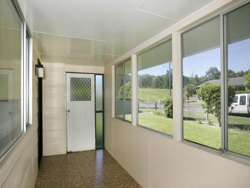 20 Elewa Avenue, Bateau Bay NSW 2261