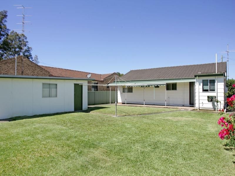 20 Elewa Avenue, Bateau Bay NSW 2261