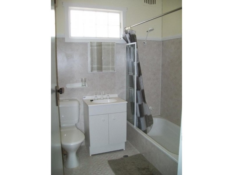 2 Harbour Street, Bateau Bay NSW 2261