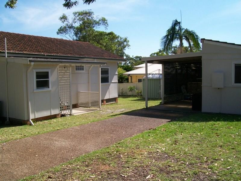 2 Harbour Street, Bateau Bay NSW 2261