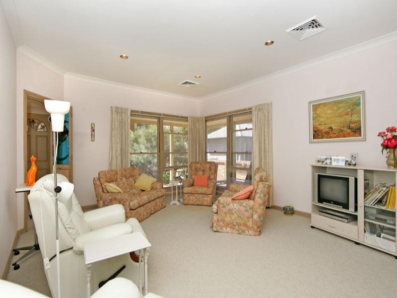 43 Bondi Road, The Entrance North NSW 2261