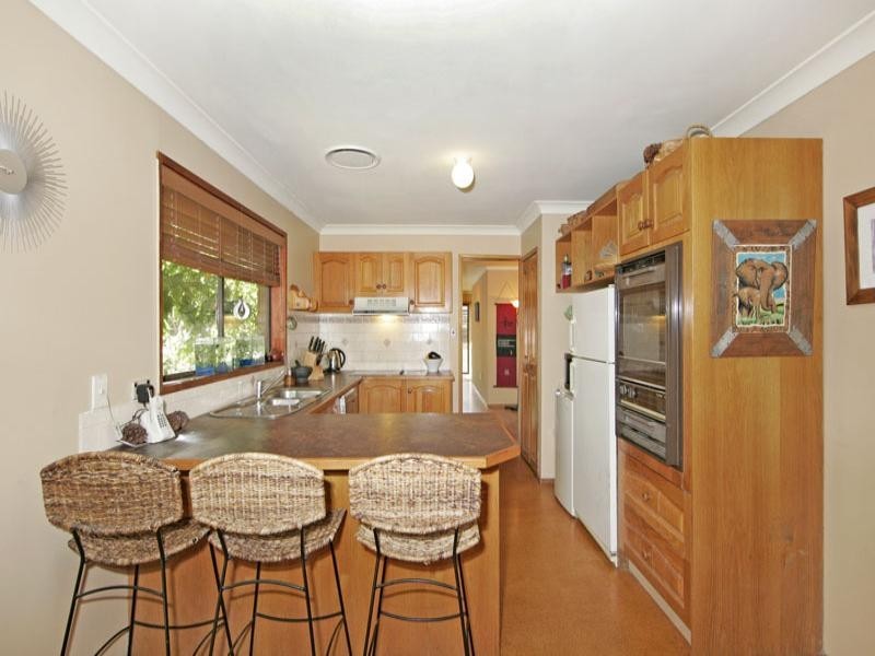 16 Marlowe Road, Bateau Bay NSW 2261