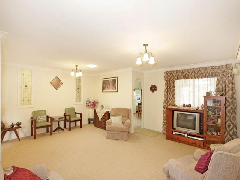 2 Compass Close, Bateau Bay NSW 2261