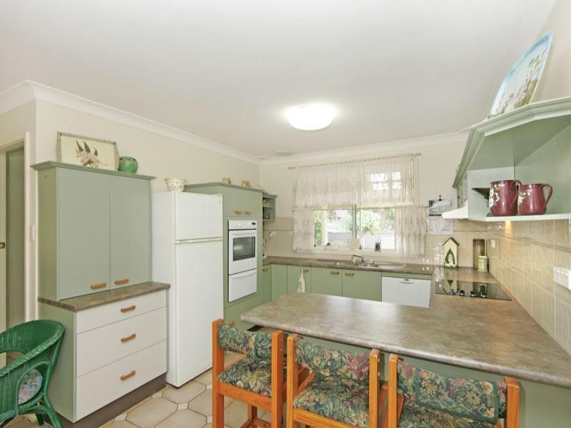 2 Compass Close, Bateau Bay NSW 2261