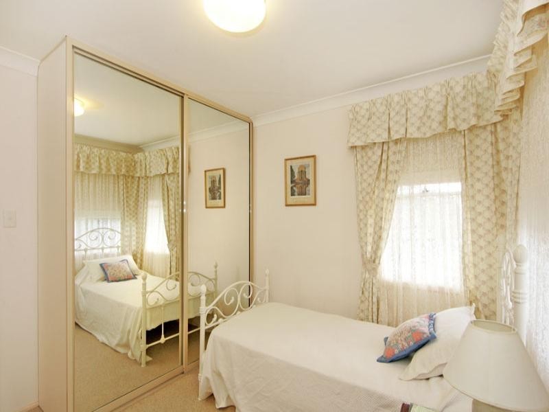 2 Compass Close, Bateau Bay NSW 2261