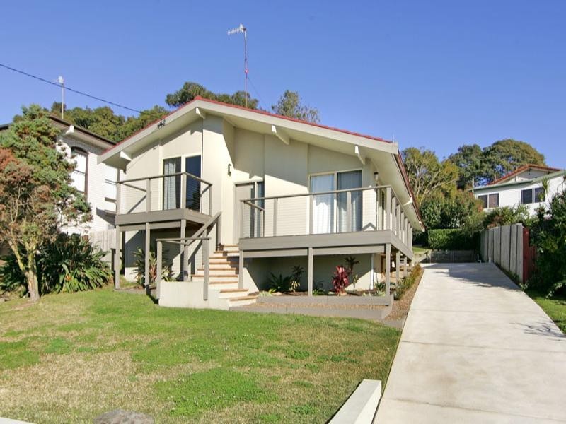 9 Vista Parade, Bateau Bay NSW 2261