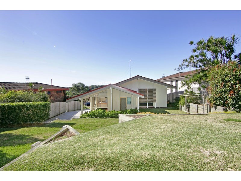 9 Vista Parade, Bateau Bay NSW 2261