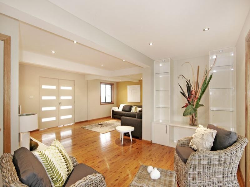 1 Yumbool Close, Forresters Beach NSW 2260