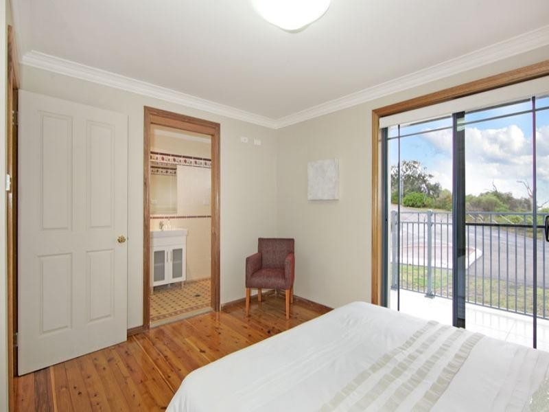 1 Yumbool Close, Forresters Beach NSW 2260