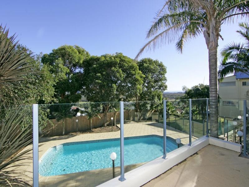 1 Yumbool Close, Forresters Beach NSW 2260