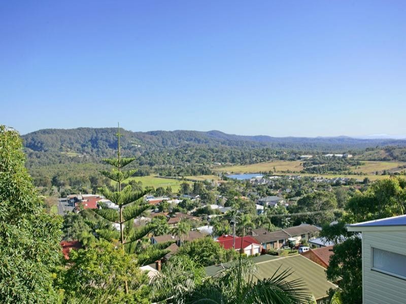 1 Yumbool Close, Forresters Beach NSW 2260