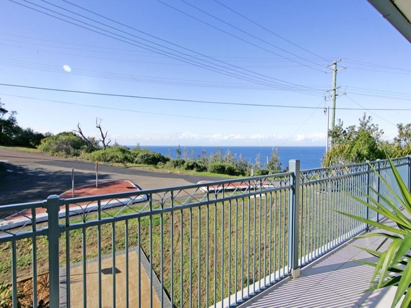 1 Yumbool Close, Forresters Beach NSW 2260