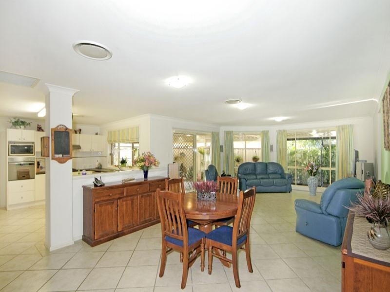 8 Blue Crane Close, Tumbi Umbi NSW 2261