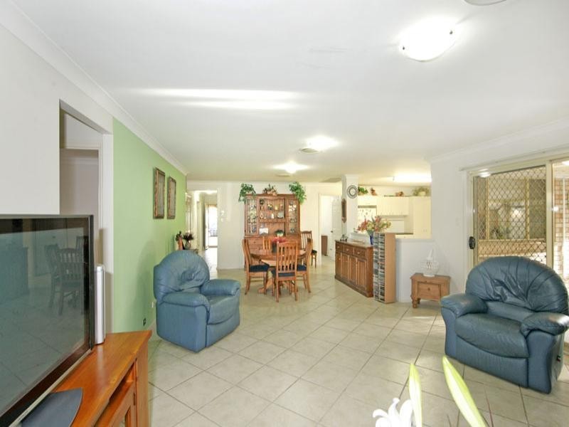 8 Blue Crane Close, Tumbi Umbi NSW 2261