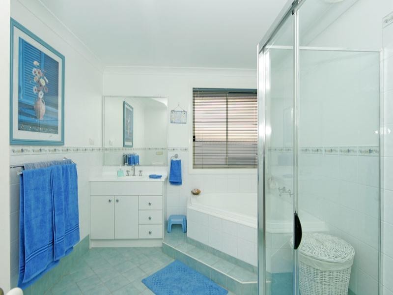 8 Blue Crane Close, Tumbi Umbi NSW 2261