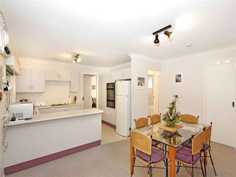 10 Charlotte Close, Bateau Bay NSW 2261