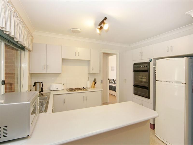 10 Charlotte Close, Bateau Bay NSW 2261