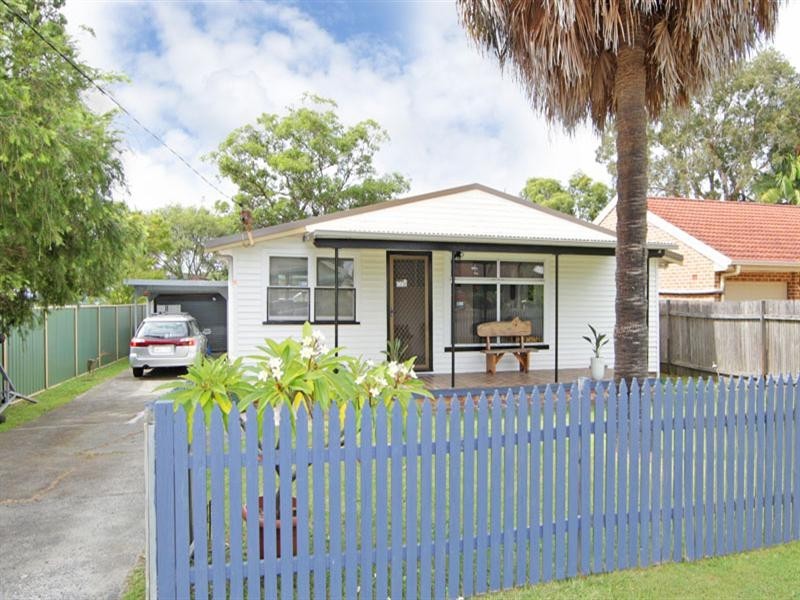 8 Flinders Avenue, Killarney Vale NSW 2261