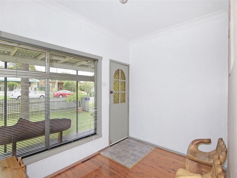 8 Flinders Avenue, Killarney Vale NSW 2261