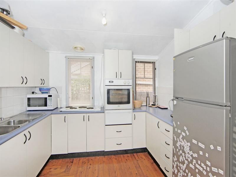 8 Flinders Avenue, Killarney Vale NSW 2261