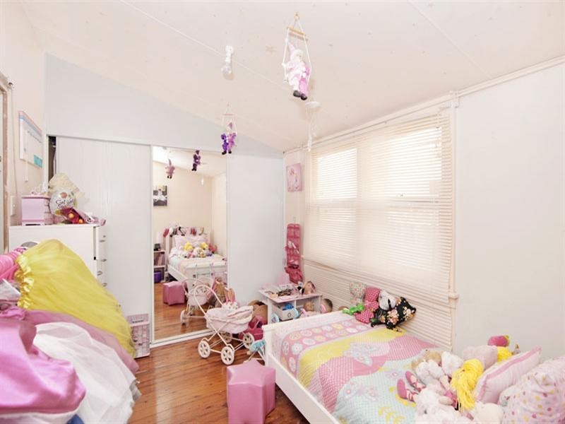 8 Flinders Avenue, Killarney Vale NSW 2261