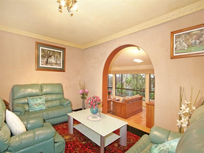 33 Curzon Avenue, Bateau Bay NSW 2261