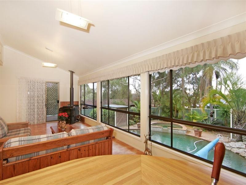 33 Curzon Avenue, Bateau Bay NSW 2261