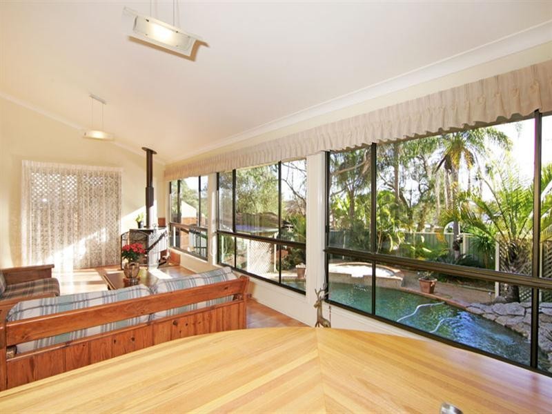 33 Curzon Avenue, Bateau Bay NSW 2261