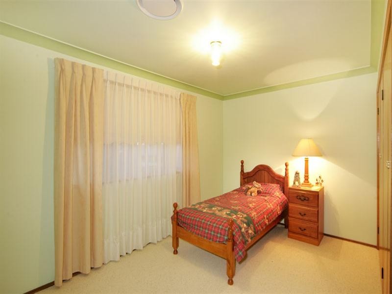 33 Curzon Avenue, Bateau Bay NSW 2261