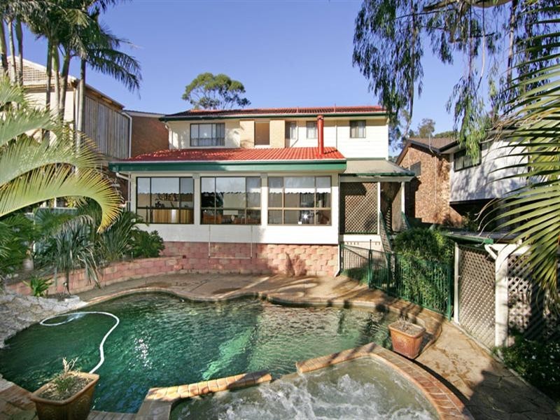 33 Curzon Avenue, Bateau Bay NSW 2261